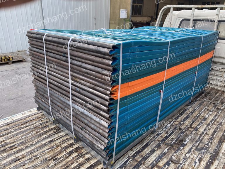 polyurethane mesh panel besides water,polyurethane screen plate opposite direction,pu mesh panel vs